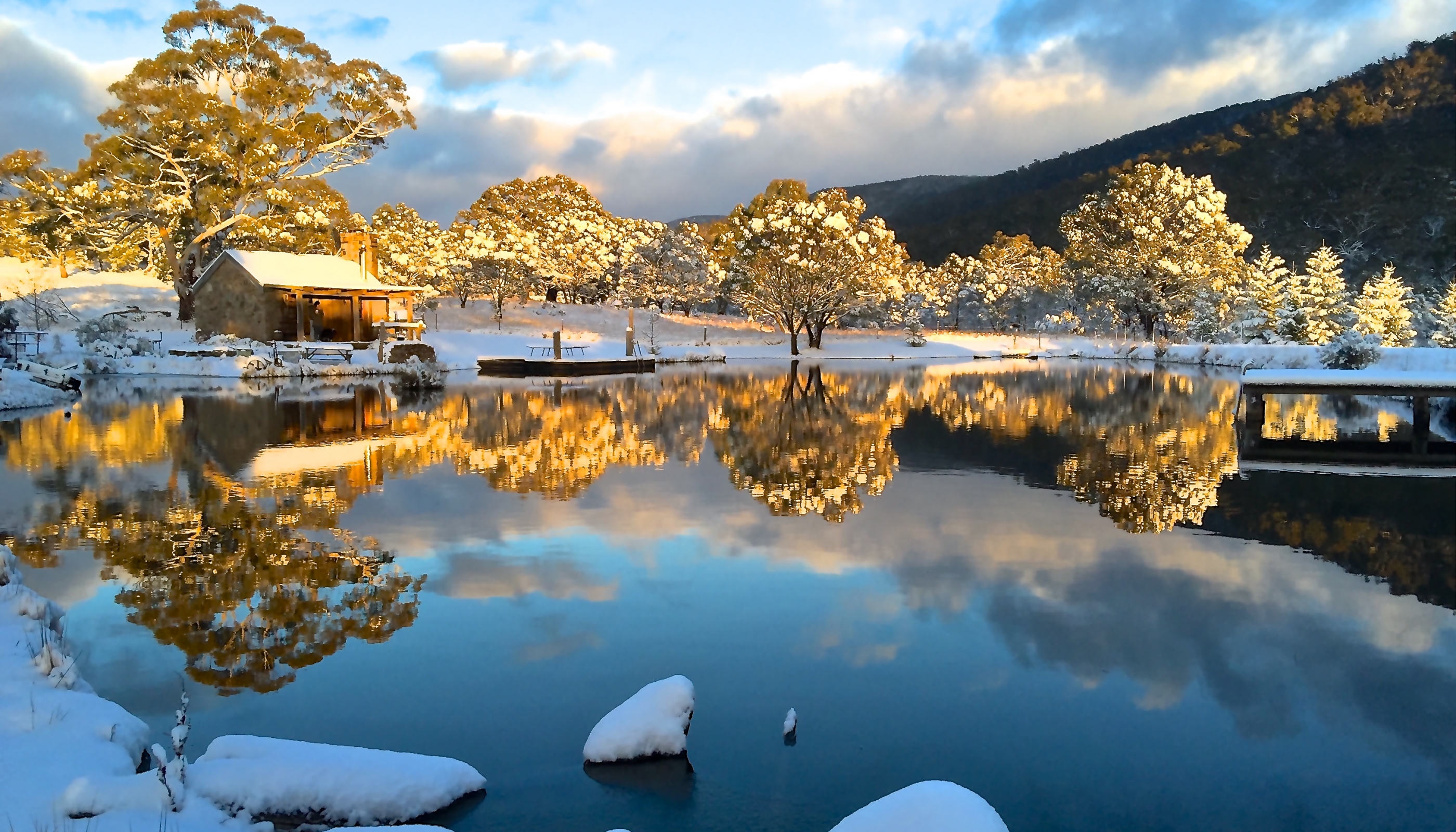 Moonbah Huts Lake Hut First Day of Winter 2016 Snow fall around the lake